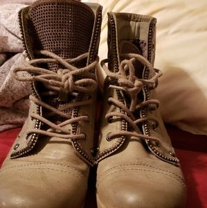 Guess boots